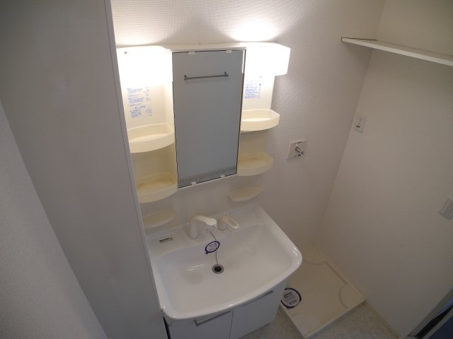 洗面設備　※同物件反転タイプの写真でございます※現況を優先します※