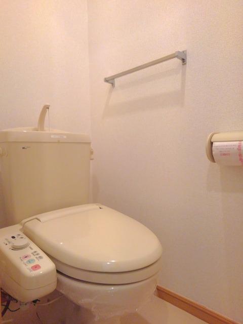 トイレ　温水洗浄便座つき！