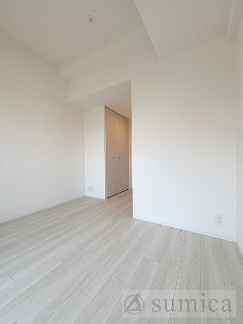 その他　内装色が異なります。