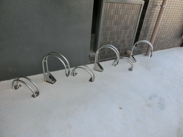 駐車場　自転車はこちらに