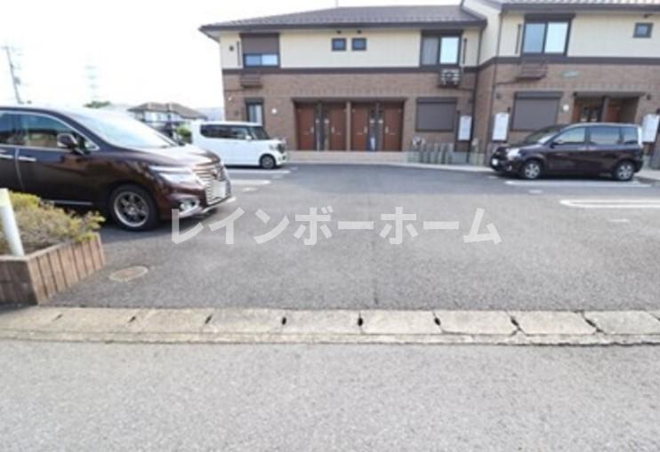 駐車場　駐車場があるので、車を買う予定の方も安心です