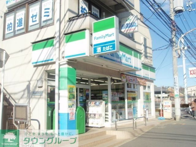 コンビニ　ファミリーマート（コンビニ）まで340m