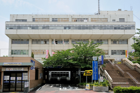 役所　横浜市南区役所（役所）まで560m