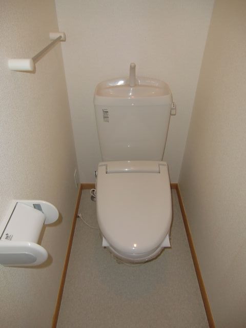 トイレ　シャワー付のトイレです