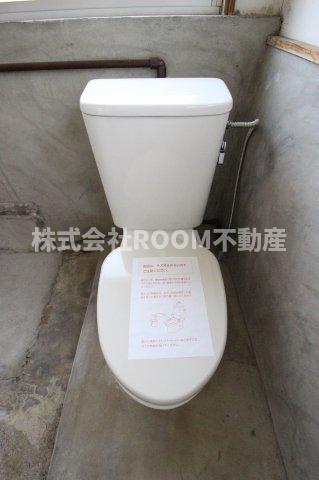 トイレ　落ち着いた色調のトイレです