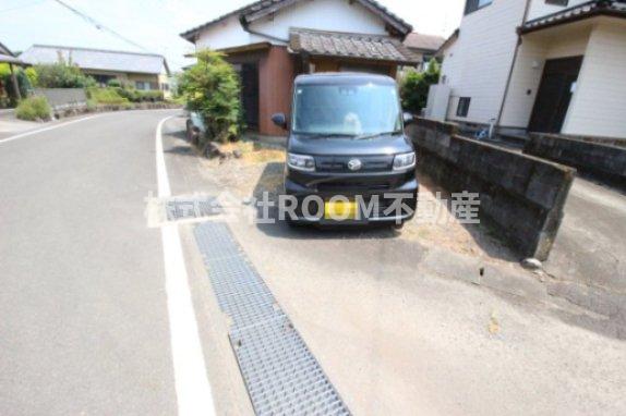 駐車場　駐車場に車を止められます