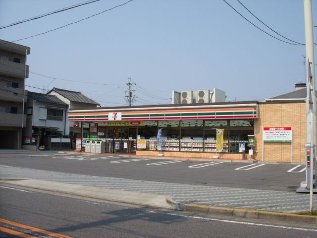 コンビニ　セブンイレブン（コンビニ）まで630m