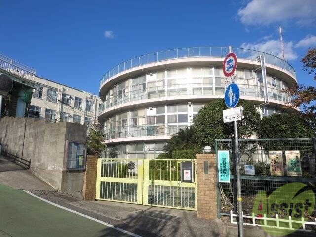 小学校　神戸市立美野丘小学校（小学校）まで903m