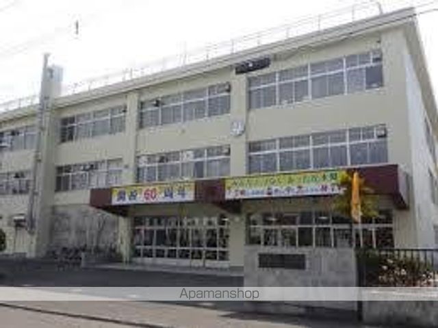 小学校　本郷小学校（小学校）まで444m