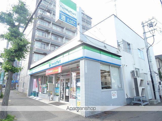 コンビニ　ファミリーマート（コンビニ）まで722m