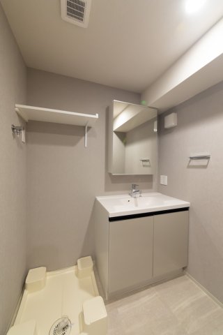 洗面設備　独立洗面化粧台が付いています