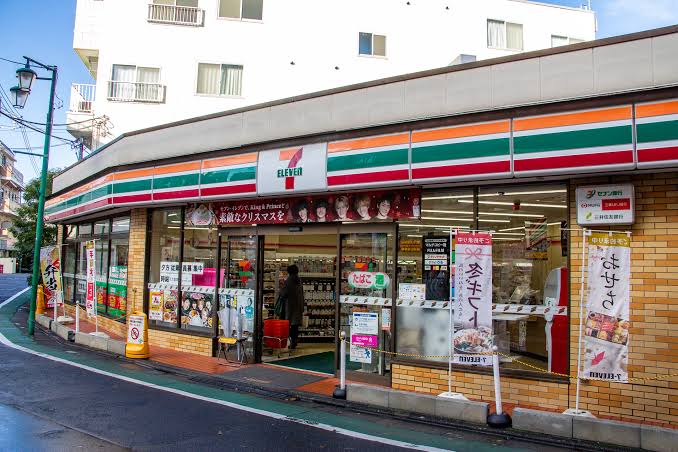 コンビニ　セブンイレブン武蔵関駅北口店（コンビニ）まで354m