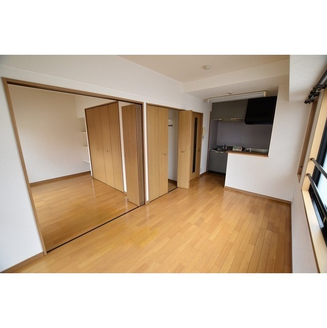 居室・リビング　角部屋で明るいお部屋
