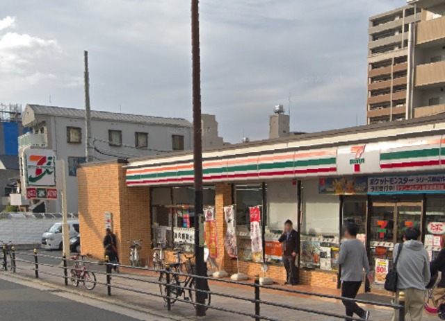 コンビニ　セブンイレブンJR放出駅西店（コンビニ）まで419m