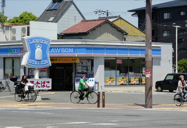 コンビニ　ローソン放出東二丁目店（コンビニ）まで636m