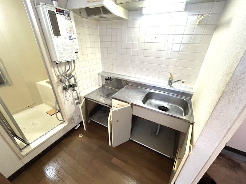 地下鉄南北線 麻生駅 徒歩10分 2階建 築36年のキッチン写真