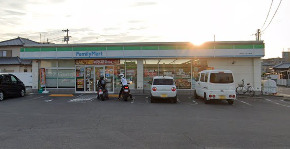 コンビニ　ファミリーマート 中央インター南店（コンビニ）まで667m