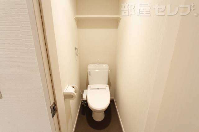 トイレ　※１０１号室の写真です。