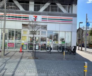 コンビニ　セブンイレブン 篠崎駅西口店（コンビニ）まで591m