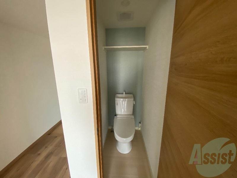トイレ　トイレはウォシュレット機能付きです。安心して使用できますね。