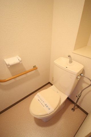 トイレ　別号室の同仕様の参考写真です。