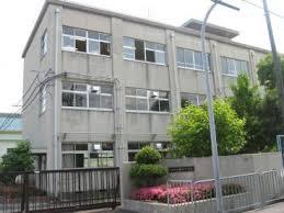 小学校　高槻市立磐手小学校（小学校）まで419m