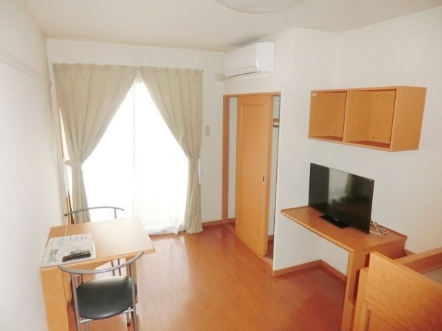 その他部屋・スペース　テレビ・テーブル付きでテレワーク出来ますね