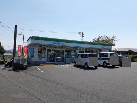 コンビニ　ファミリーマート姶良東餅田店（コンビニ）まで140m