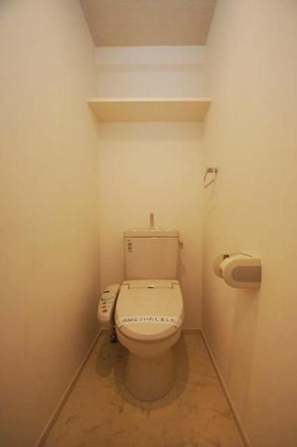 トイレ　同物件別部屋のお写真になります。現況優先です。