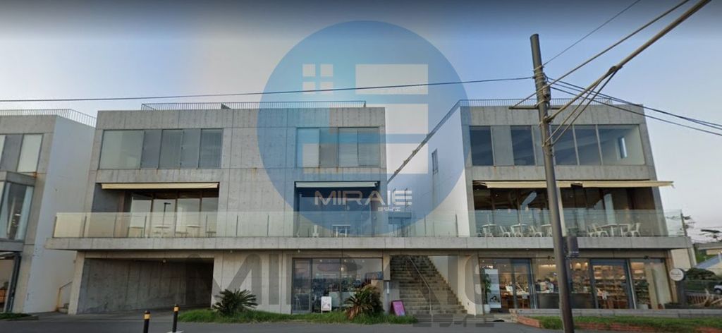 ショッピングセンター　WEEKEND　HOUSE　ALLEY（ショッピングセンター）まで1310m