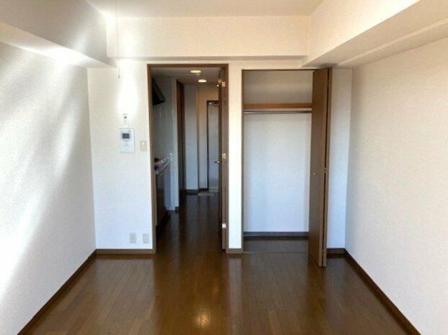 居室・リビング　別号室のお部屋になります。