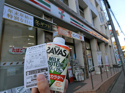 コンビニ　セブンイレブン 足立4丁目店（コンビニ）まで251m
