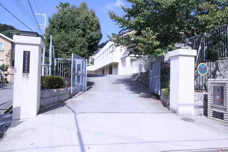 中学校　神戸市立飛松中学校（中学校）まで388m