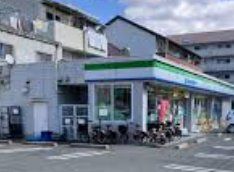 コンビニ　ファミリーマート東中浜四丁目店（コンビニ）まで590m
