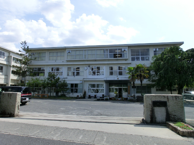 中学校　中津川市立第二中学校（中学校）まで2161m