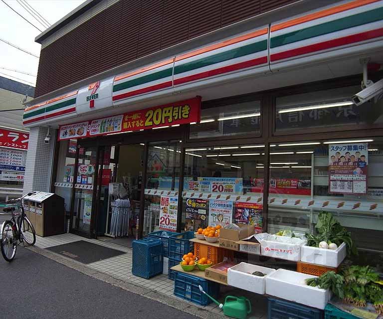 コンビニ　セブンイレブン四条中新道店（コンビニ）まで180m