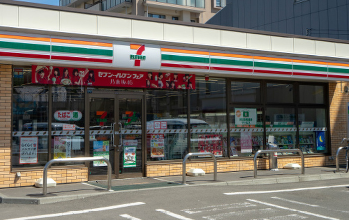 コンビニ　セブンイレブン（コンビニ）まで180m