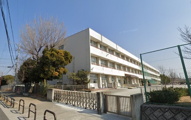 小学校　大府市立共和西小学校（小学校）まで533m