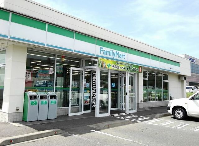 コンビニ　ファミリーマート箕輪バイパス店（コンビニ）まで1800m