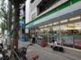 コンビニ　ファミリーマート釣鐘町店（コンビニ）まで175m