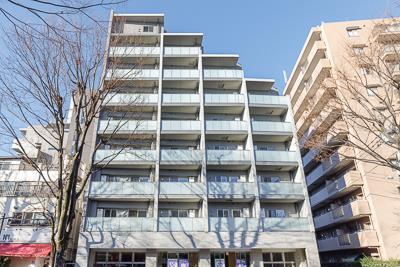 建物外観　鉄筋コンクリート造のがっちりとした建物。