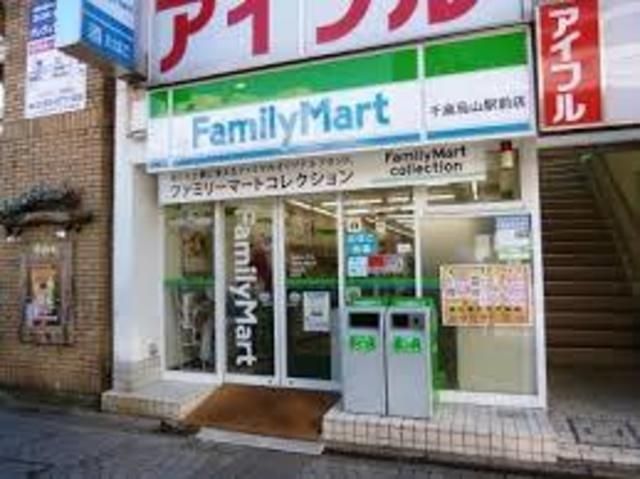 コンビニ　ファミリーマート千歳烏山駅前店（コンビニ）まで394m