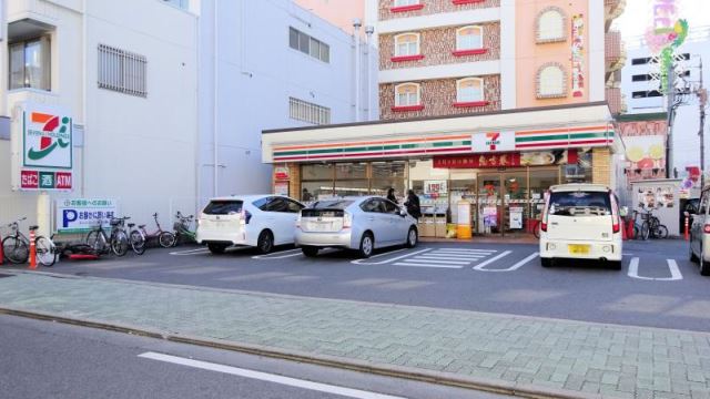 コンビニ　セブンイレブン（コンビニ）まで160m