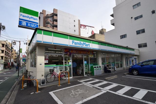 コンビニ　ファミリーマート（コンビニ）まで80m