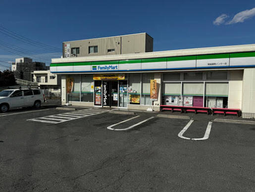 コンビニ　ファミリーマート関越練馬インター店（コンビニ）まで209m