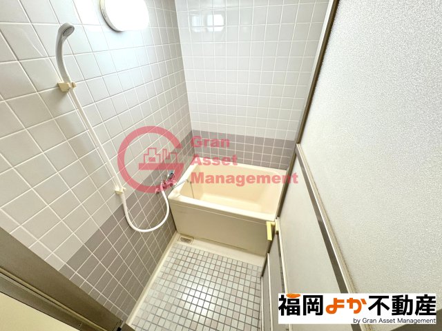 バス・シャワールーム　落ち着いた空間のお風呂です
