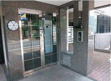 エントランス　建物の内部です