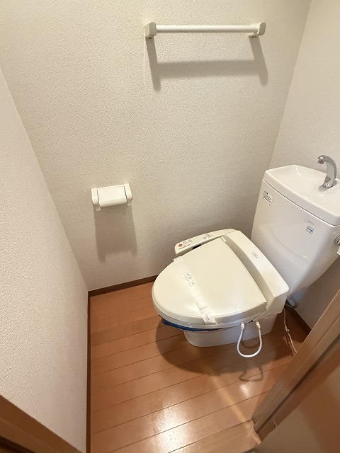 トイレ　ウォシュレット付き