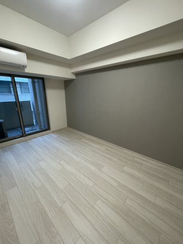 居室・リビング　同物件反転のお部屋の写真でございます。 間取り図を参照してく