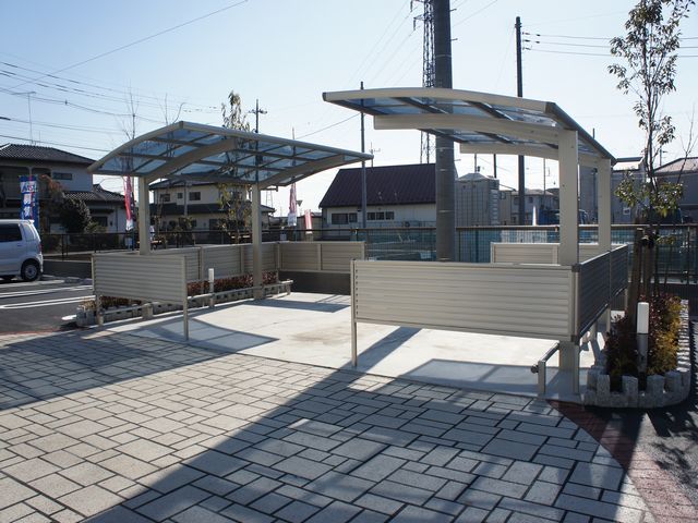 その他共有部分　屋根付きの駐輪場があります♪